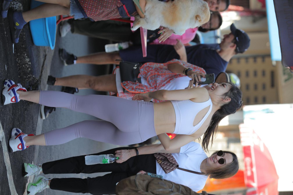 图片[4]-逛商场买东西的瑜伽裤老师【666P】00012-七七街拍