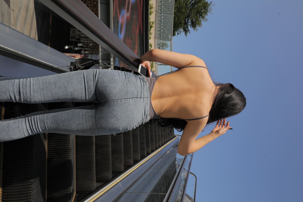 漂亮的紧身牛仔裤长发女孩【474P】00059-七七街拍