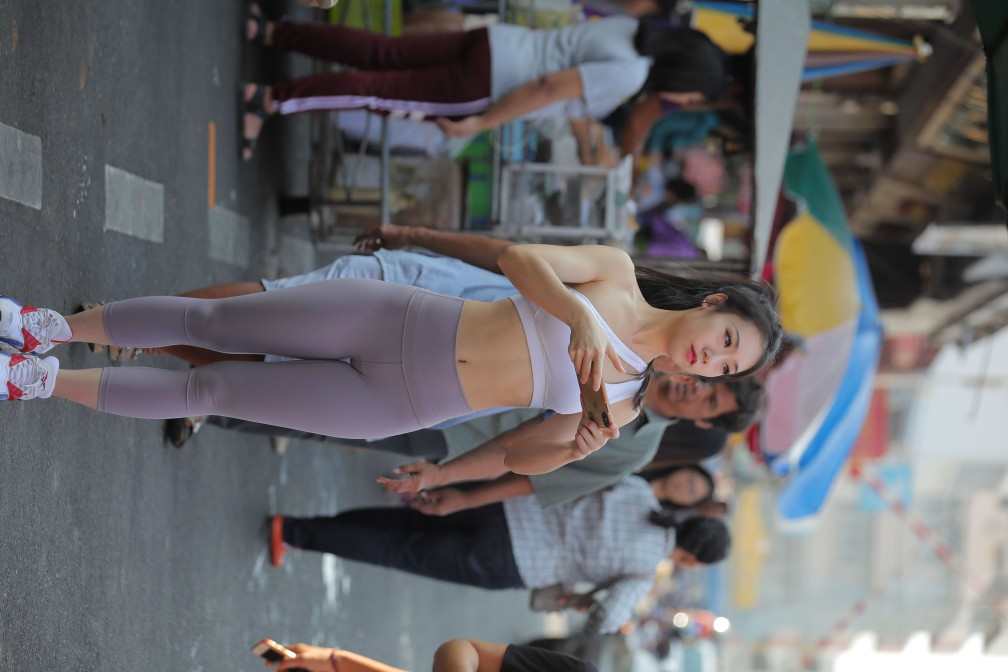 逛街的马尾辫瑜伽老师【556P】00016-七七街拍