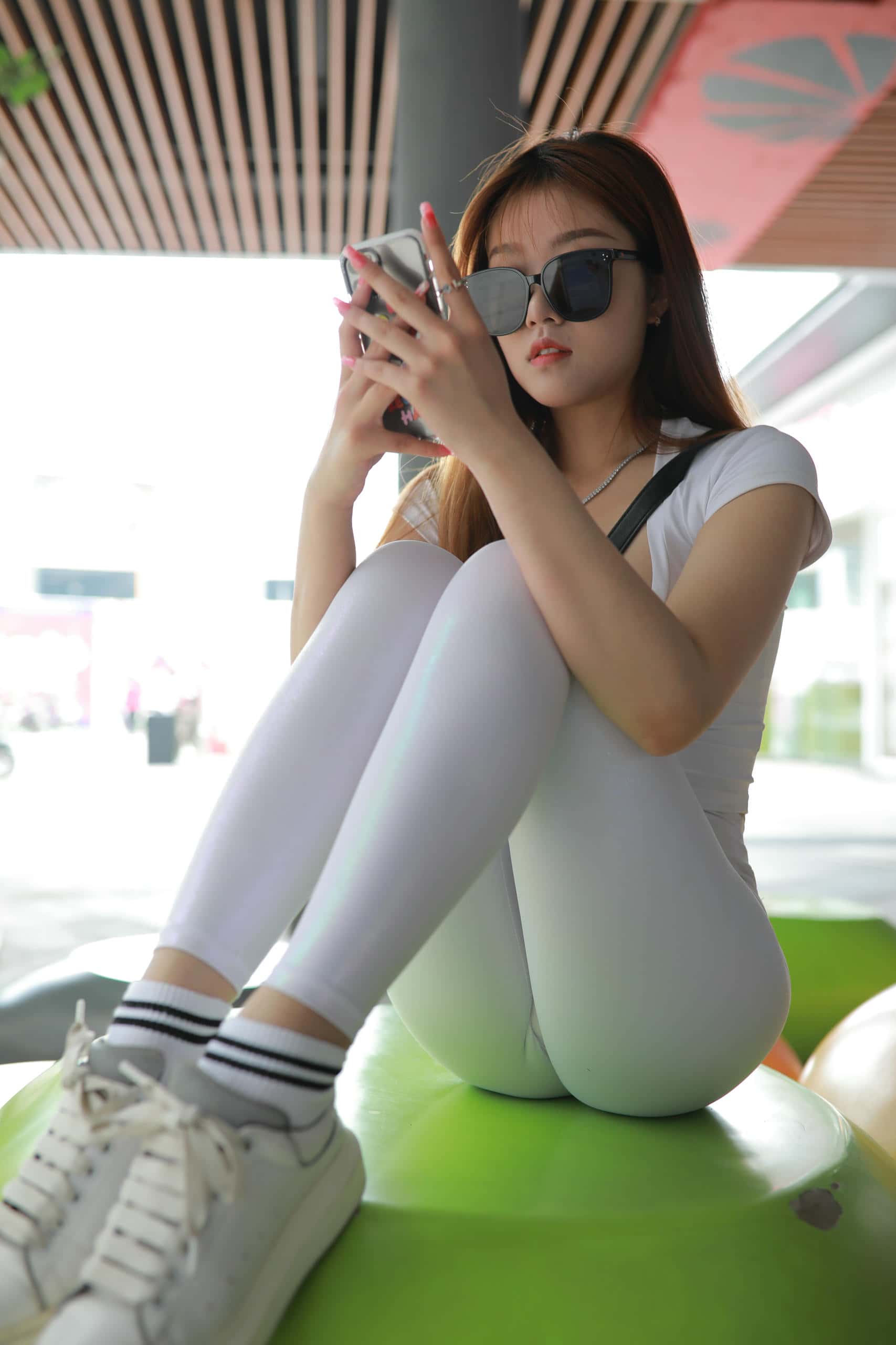 看上去拽拽的瑜伽裤女孩【425P】J1695-七七街拍