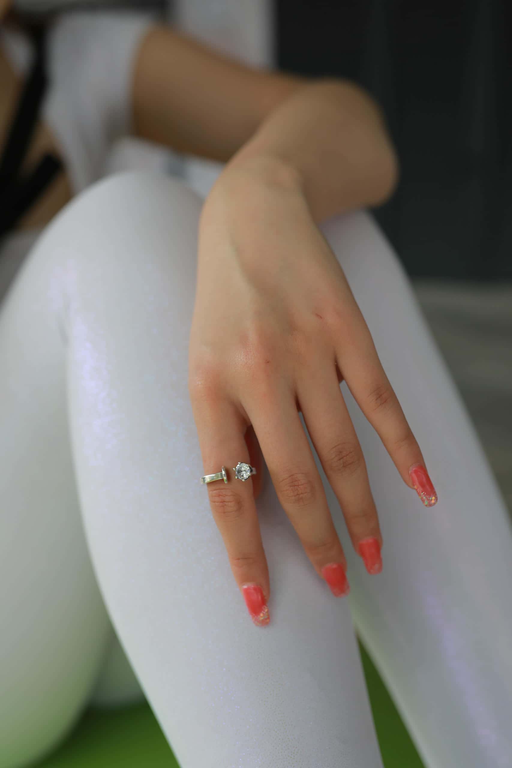 看上去拽拽的瑜伽裤女孩【425P】J1695-七七街拍