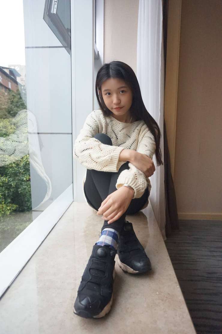 眼神很清澈的赤脚女孩【59P】20020-七七街拍