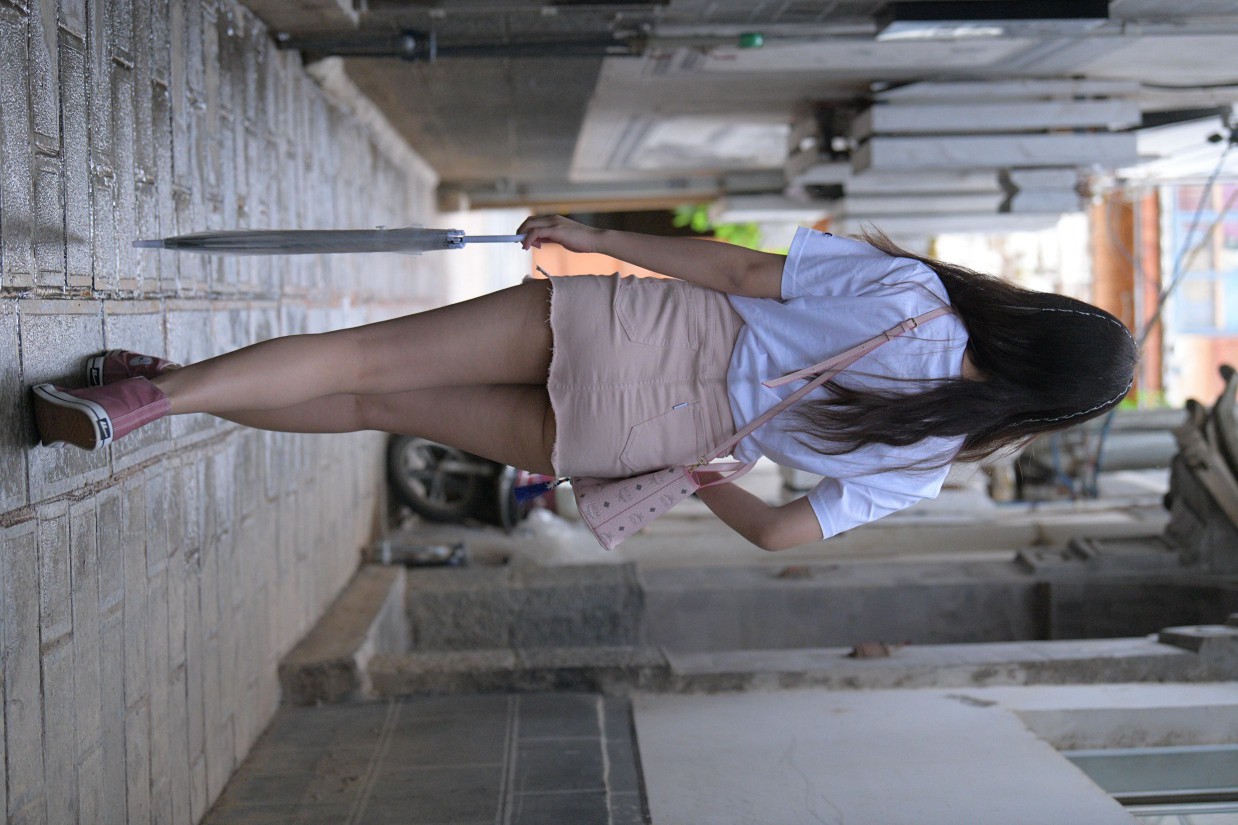 非常清纯甜美的短裙姑娘在逛街【458P】00052-七七街拍