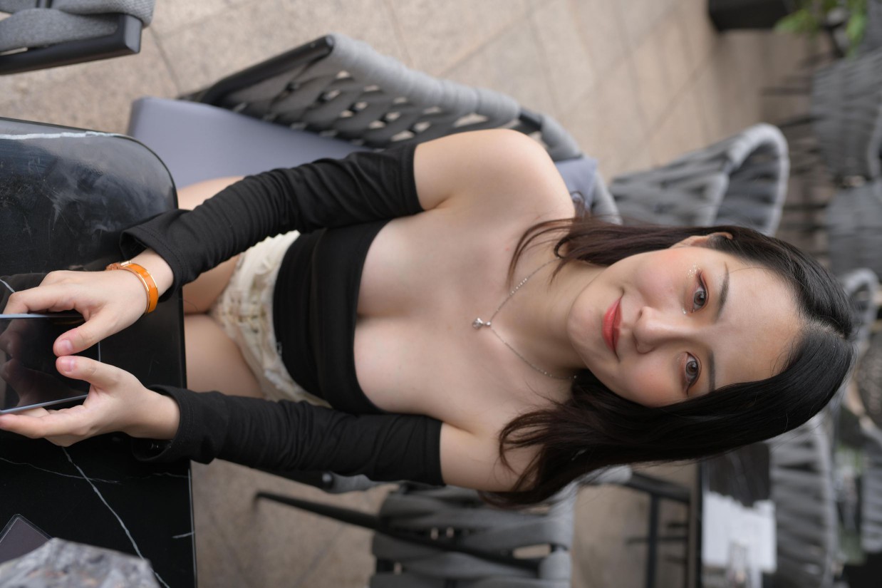 白色短裤的女生笑的很开心【177P】00035-七七街拍