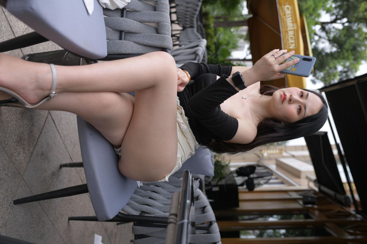 白色短裤的女生笑的很开心【177P】00035-七七街拍