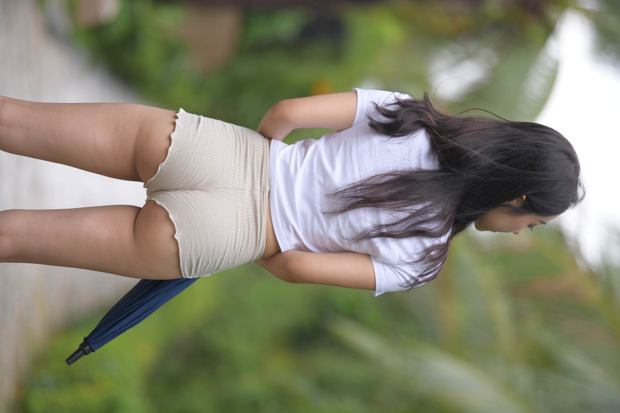 在郊外的长发热裤姑娘【388P】00022-七七街拍