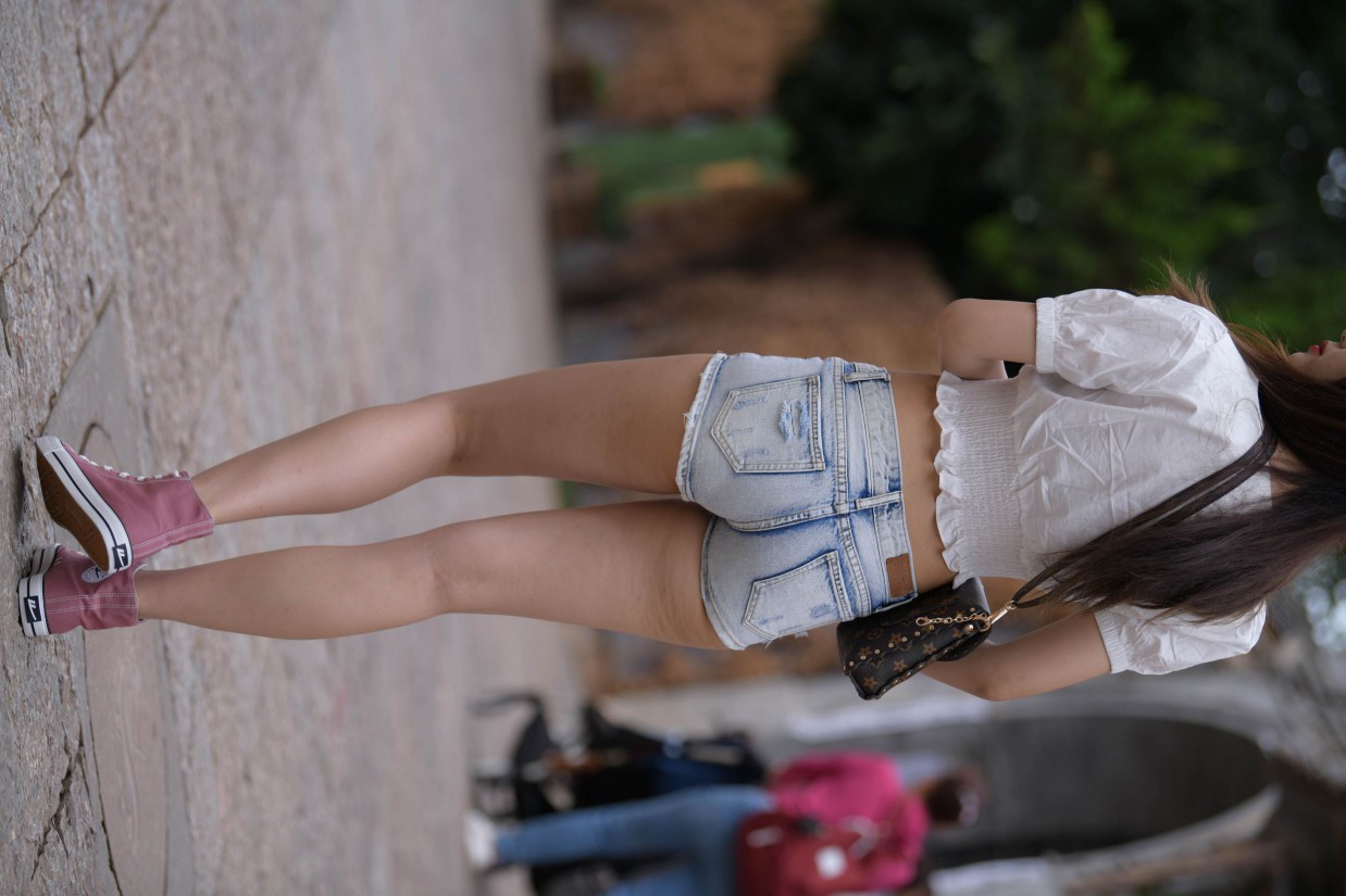 图片[6]-戴太阳镜的牛仔短裤紧身牛仔MM【167P】00021-七七街拍