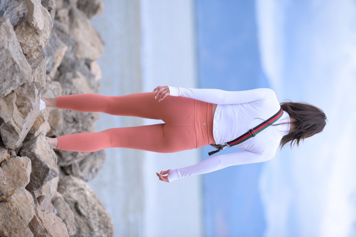 图片[6]-橙色瑜伽裤的高马尾姑娘【615P】00051-七七街拍