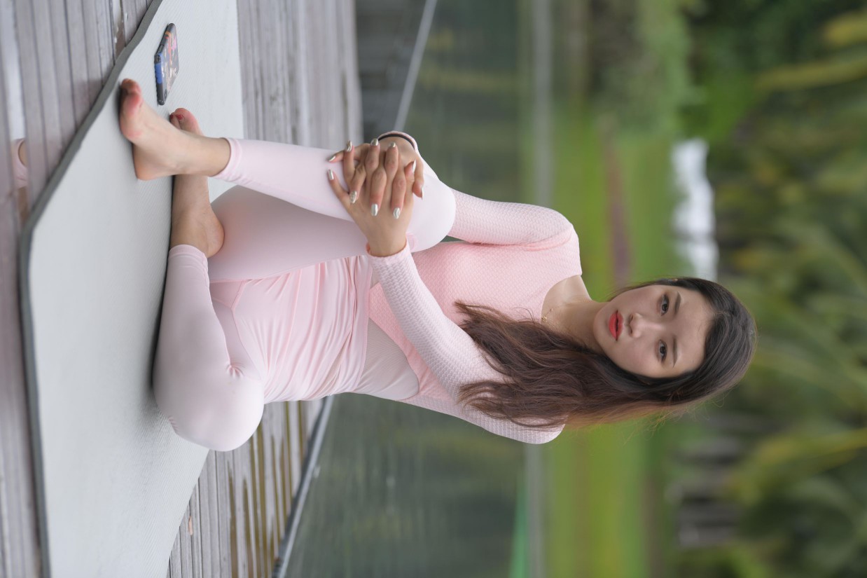 图片[7]-很漂亮眼睛也很大的白色瑜伽裤女孩【249P】00063-七七街拍