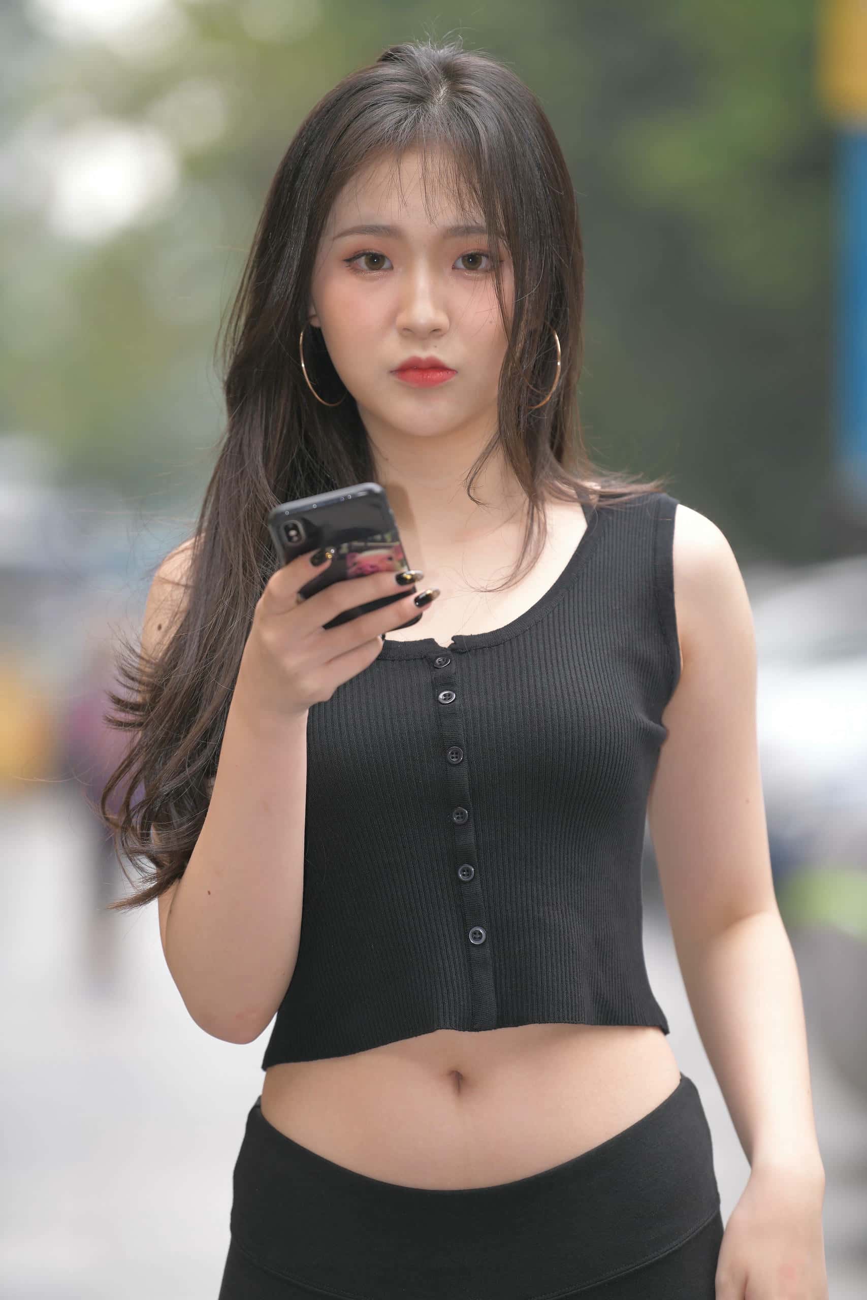 喝奶茶的黑色瑜伽裤长发姑娘【376P】00055-七七街拍