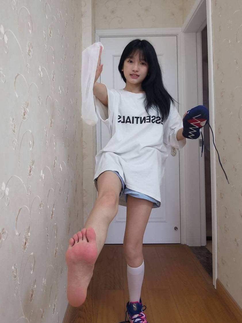 调皮的白袜女孩【149P】20017-七七街拍