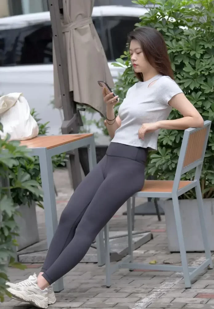 图片[4]-黑色瑜伽裤靓丽女孩J2200 905P1V-30.5GB-七七街拍