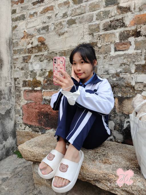 图片[5]-【免费】专心致志玩手机的女孩【42P】20028-七七街拍