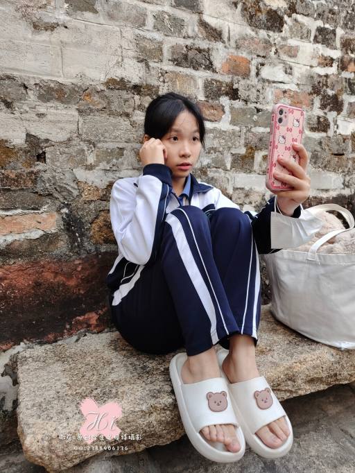 图片[6]-【免费】专心致志玩手机的女孩【42P】20028-七七街拍