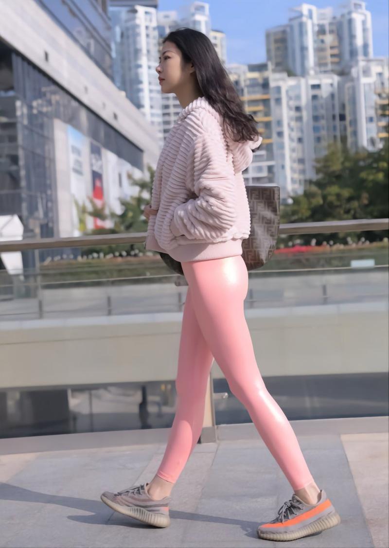 图片[2]-粉红色紧身裤的女孩 J1482 365P2V-18.1GB-七七街拍