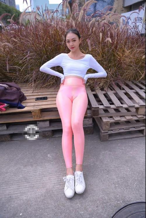 图片[2]-粉色紧身裤漂亮女孩 J1433 749P1V-20.0GB-七七街拍