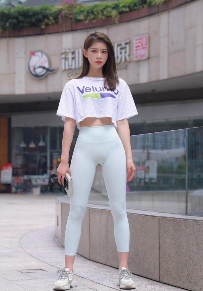 这个瑜伽裤女孩真的很漂亮 J1960 815P1V-28.9GB-七七街拍