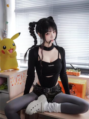 牛仔热裤+灰丝姑娘玩自拍-七七街拍