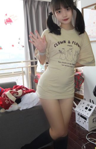 图片[9]-网格丝袜的清纯双马尾小姑娘-七七街拍