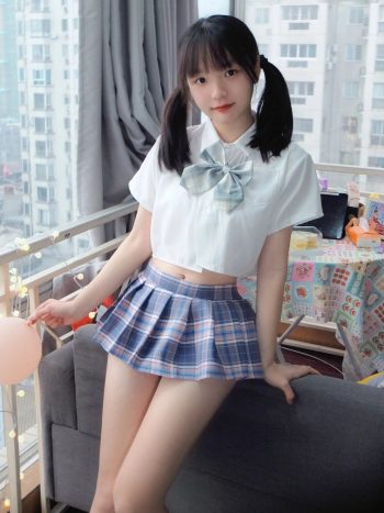 图片[7]-网格丝袜的清纯双马尾小姑娘-七七街拍