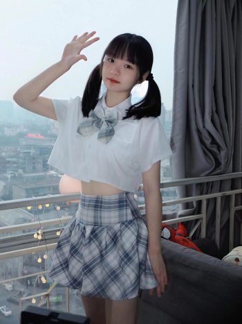 图片[6]-网格丝袜的清纯双马尾小姑娘-七七街拍