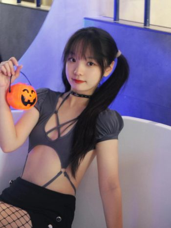 图片[5]-网格丝袜的清纯双马尾小姑娘-七七街拍