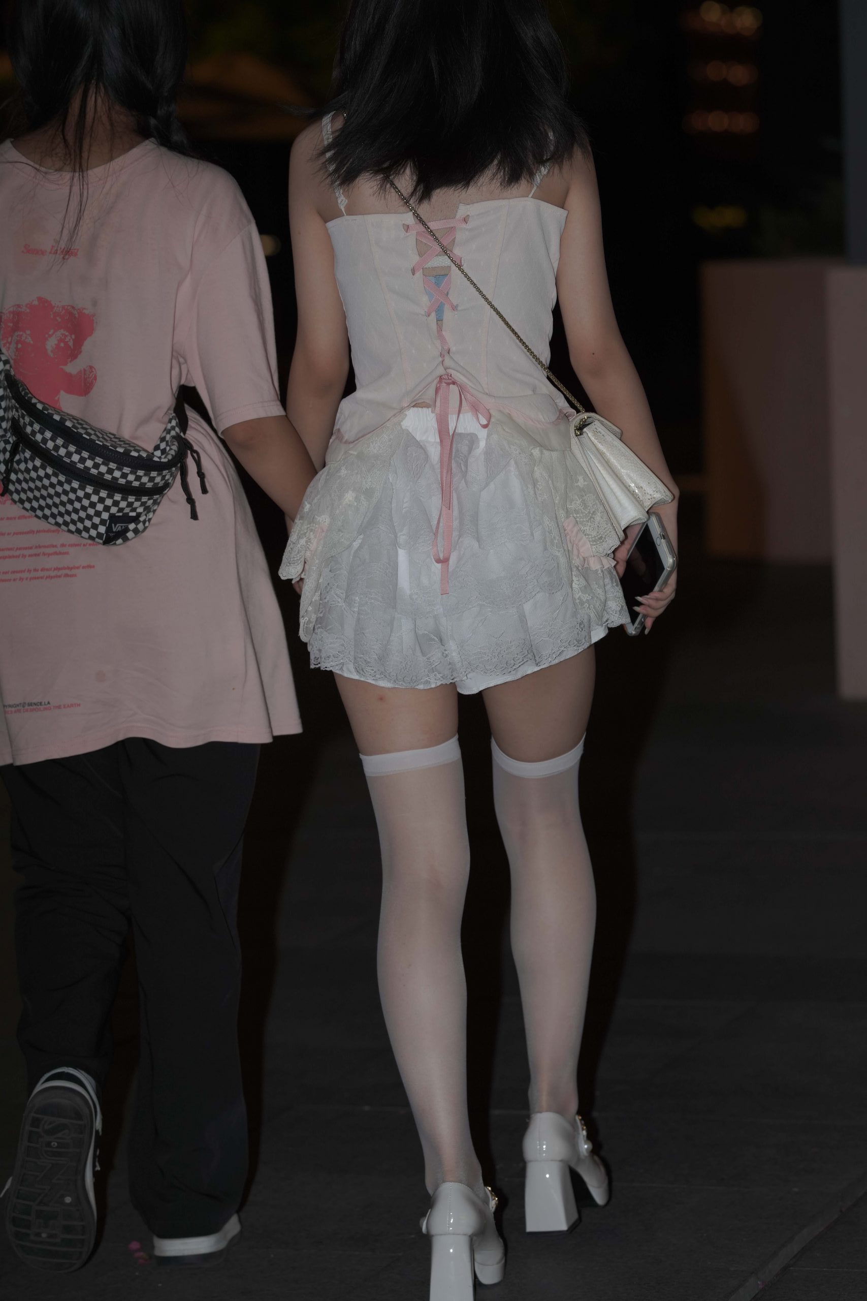 正在逛街的粉色连衣裙妹子【76P】YA6443-七七街拍