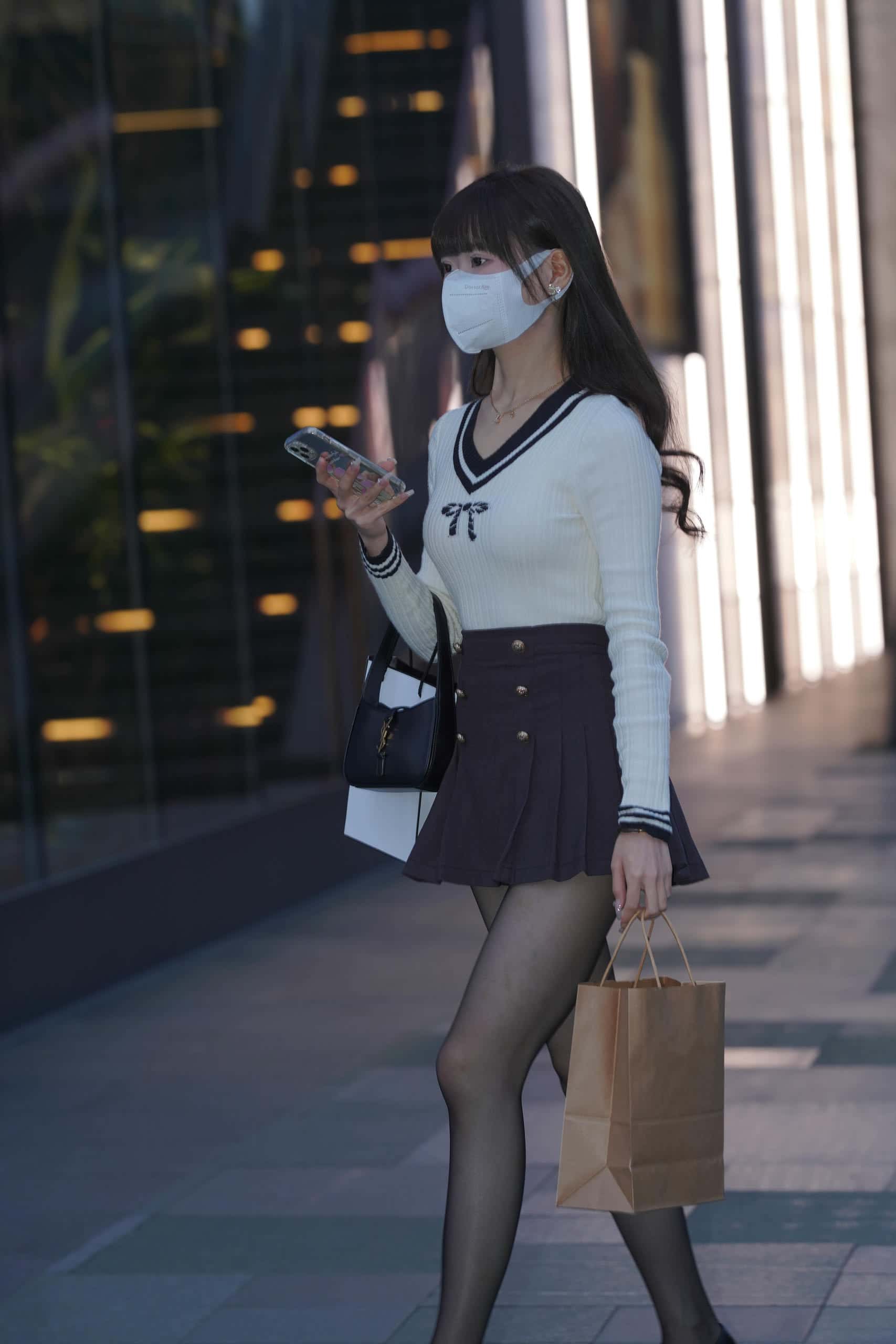 戴口罩的娇小短裙妹子【246P】C6142-七七街拍