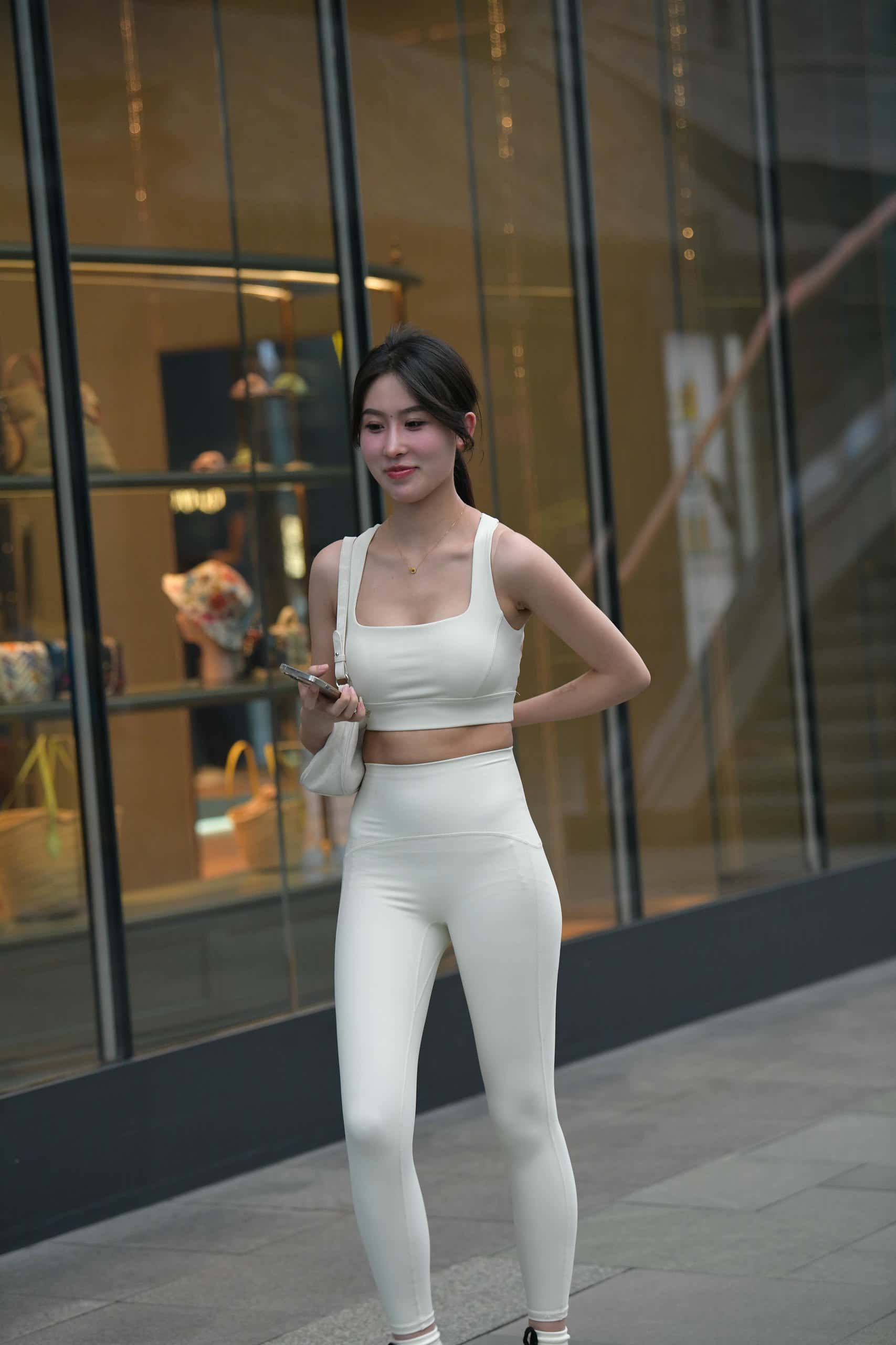 白色瑜伽裤女孩【212P】J8076-七七街拍