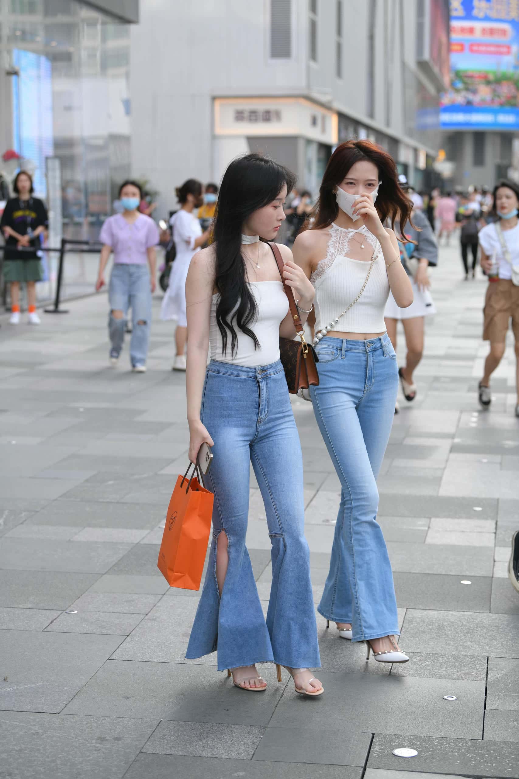 身材绝佳的时尚姐妹花【160P】J4470-七七街拍