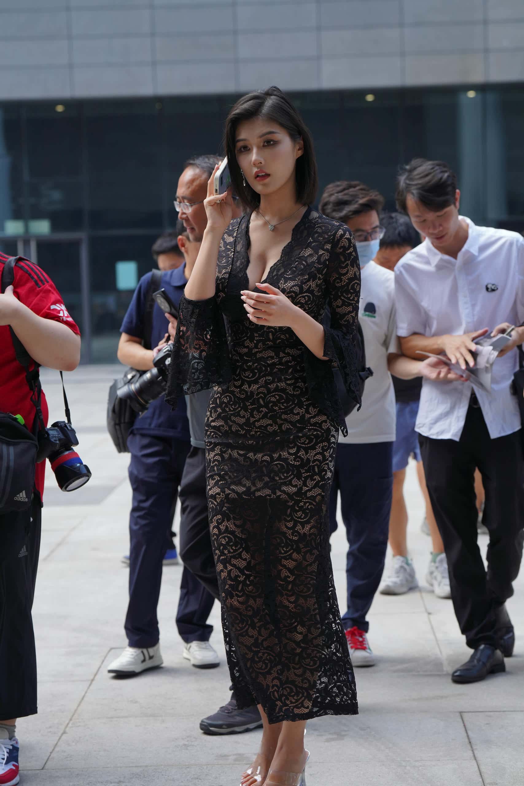 穿黑色透明长裙的姑娘【175P】J8257-七七街拍