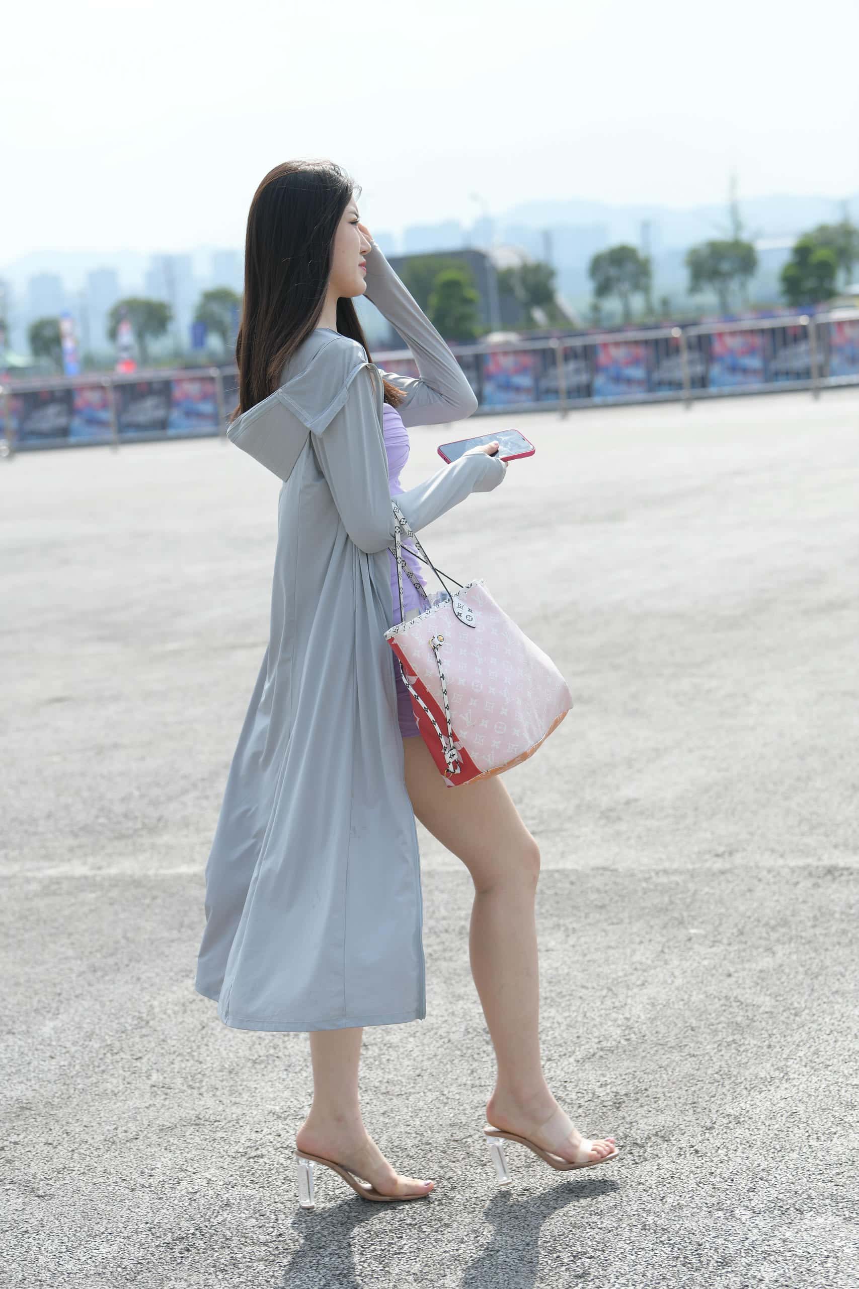 迷人紫色修身裙【64P】P8258-七七街拍