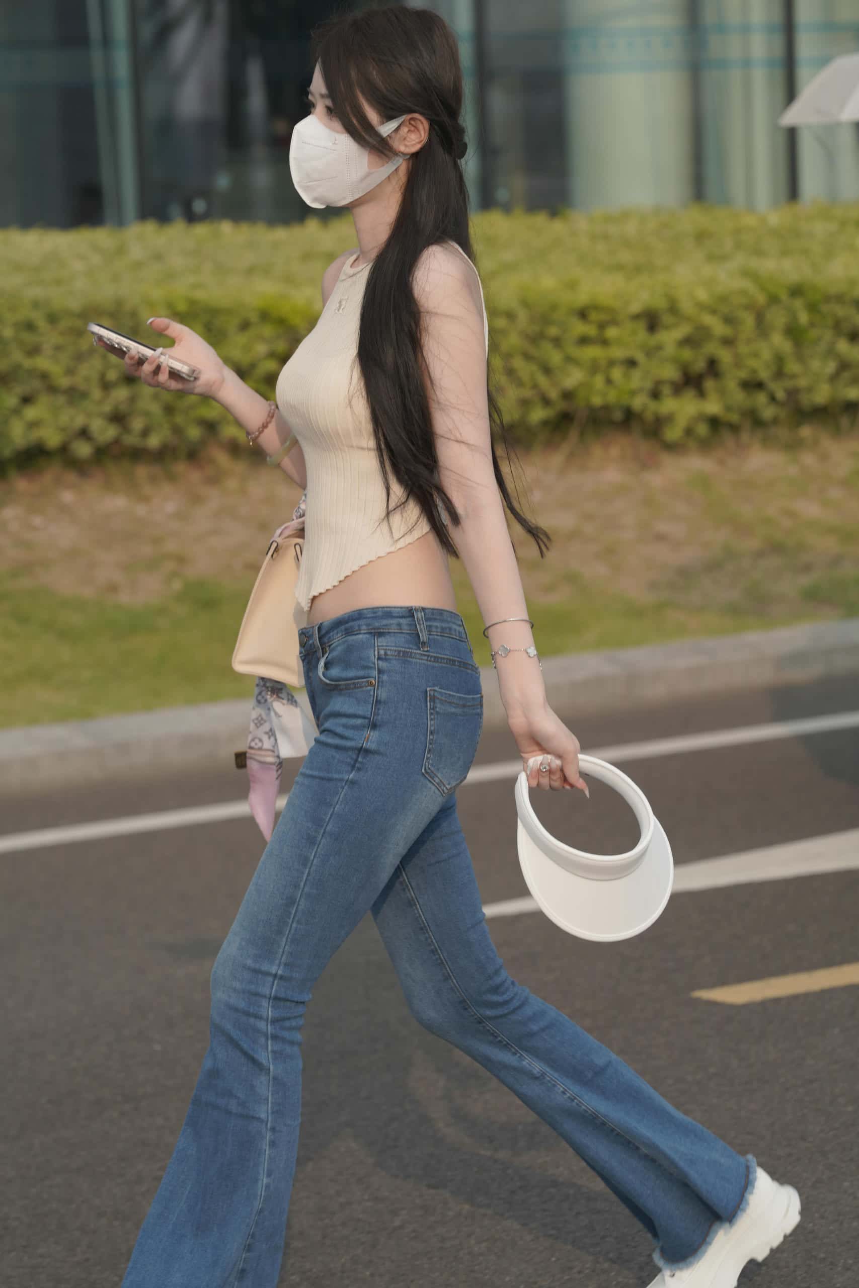 清纯喇叭牛仔裤女孩 【79P】J3591-七七街拍