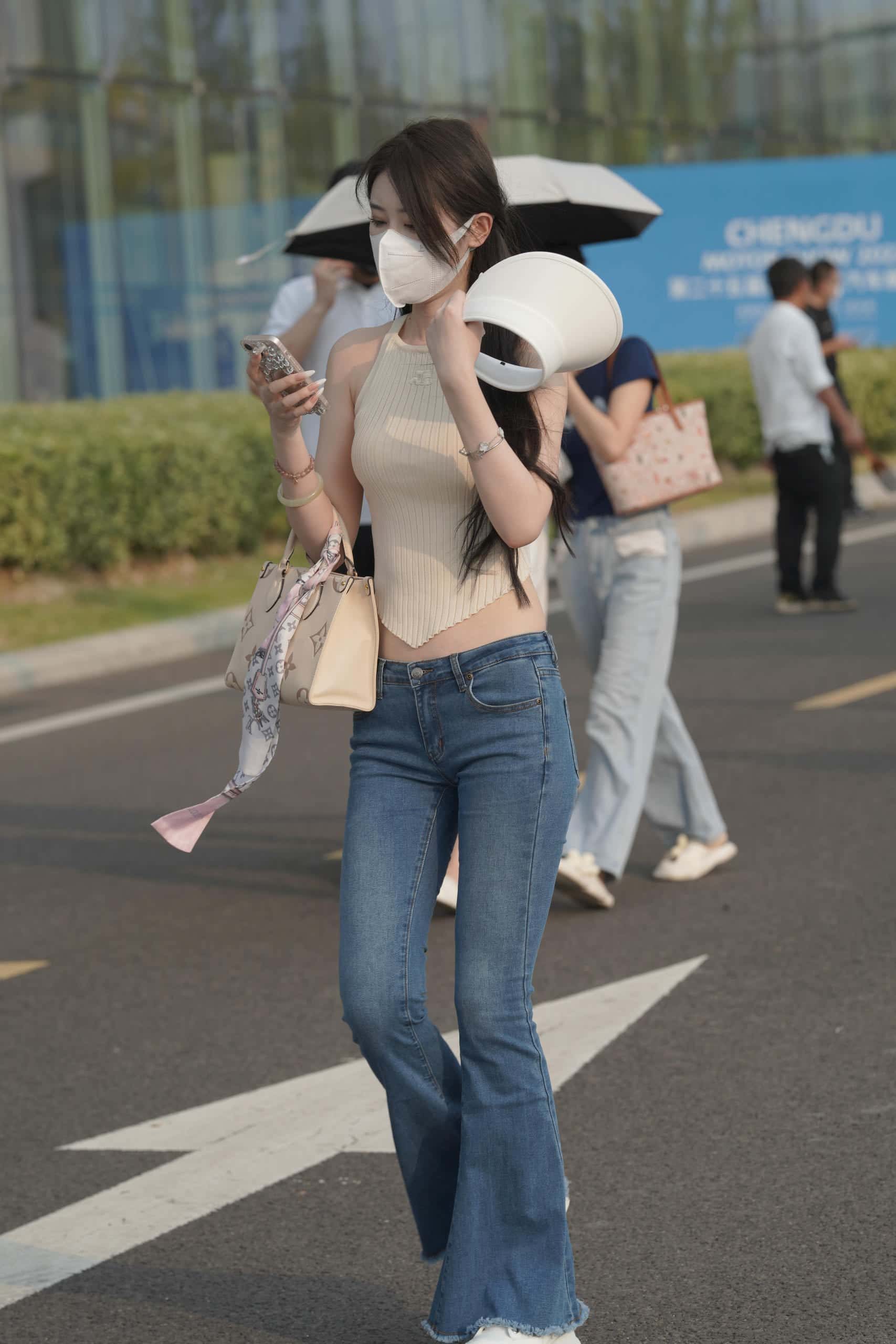 清纯喇叭牛仔裤女孩 【79P】J3591-七七街拍