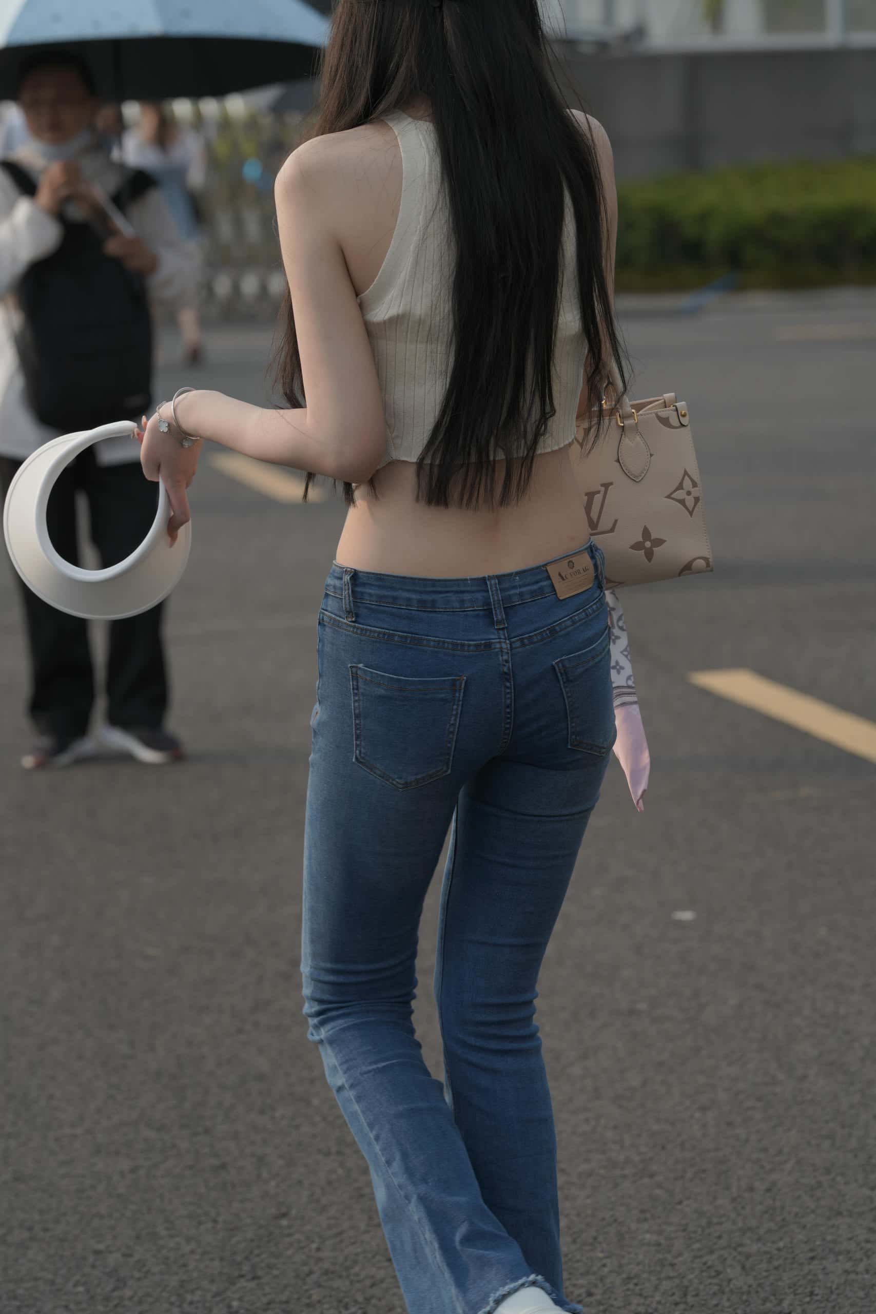 清纯喇叭牛仔裤女孩 【79P】J3591-七七街拍