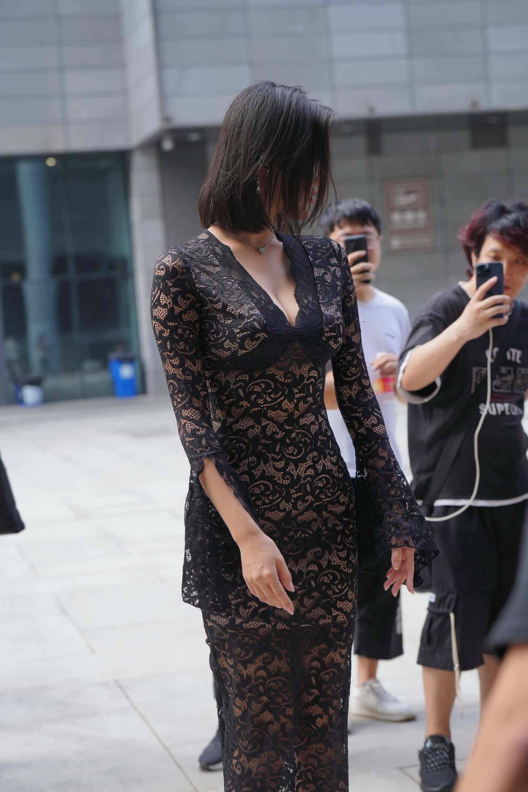 穿黑色透明长裙的姑娘【175P】J8257-七七街拍