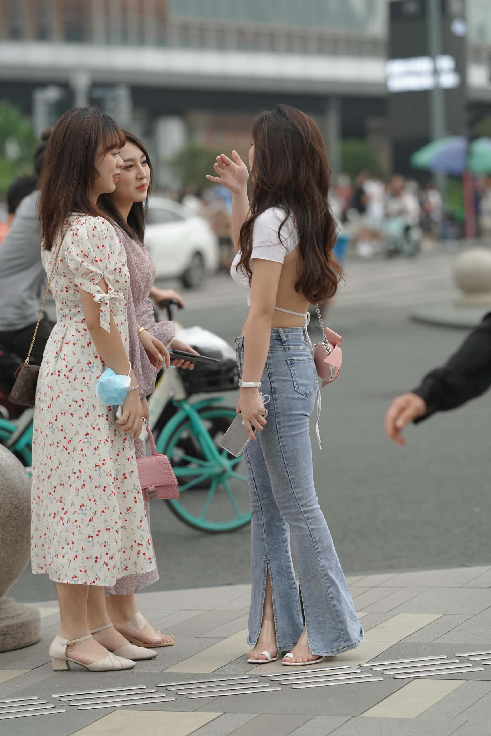 图片[5]-爱笑的蓝色紧身牛仔裤妹子【137P】P0220-七七街拍