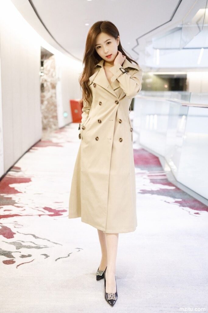 诱人小娇妻杨紫嫣酒店私拍 承包你对人妻所有幻想-七七街拍