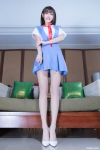 台湾妹子好甜美，一双大白腿让人移不开眼！-七七街拍