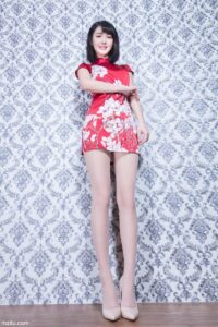 台湾正妹旗袍丝袜秀美腿，清新可爱美若天仙-七七街拍